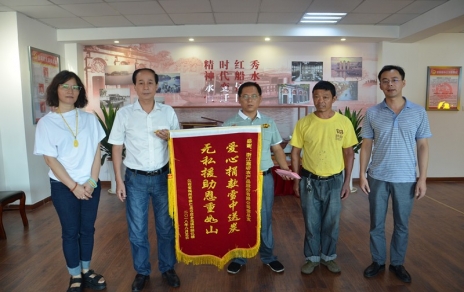 心中的愛用行動(dòng)表達(dá)，希望的燈有你我點(diǎn)亮